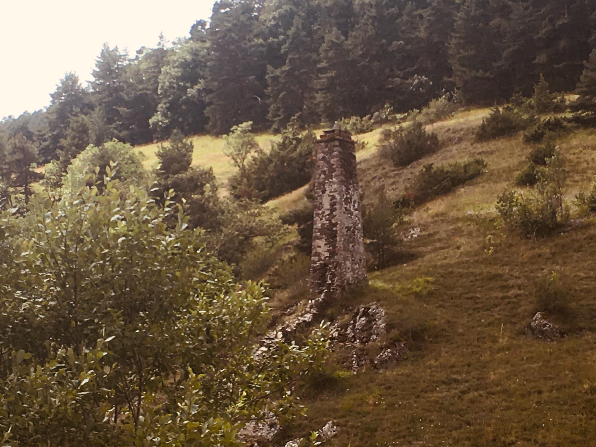 Cheminée en équilibre au col de Montmirat
