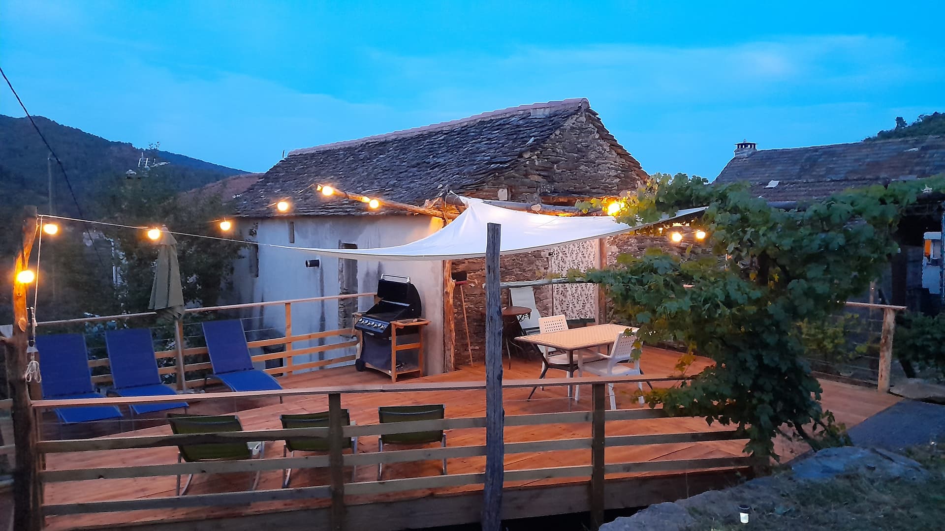 La-terrasse-du-gite-de-nuit