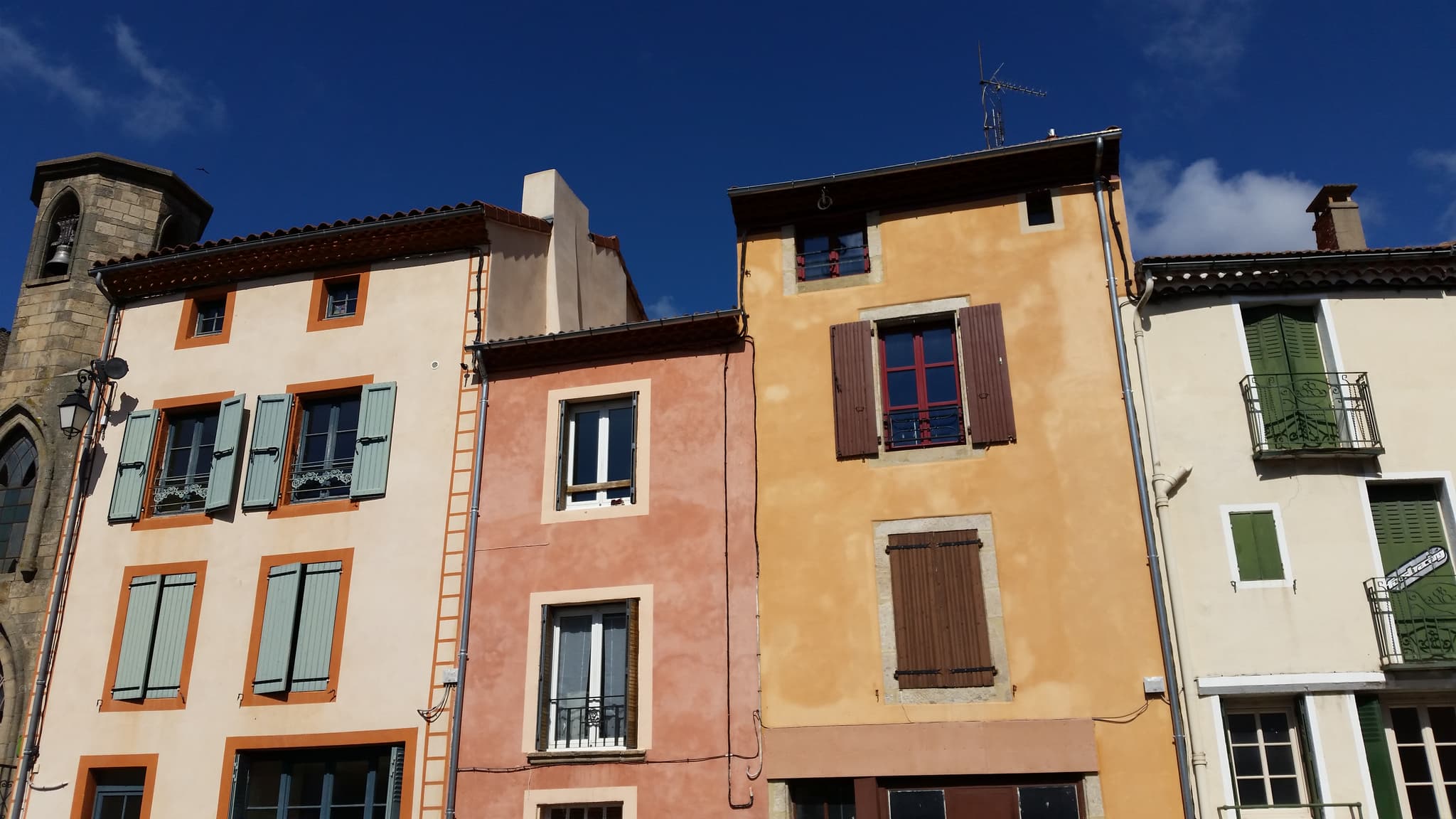 Langogne - Façades ocrées