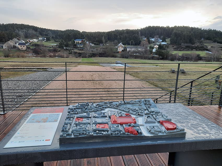 Maquette sur l'appontement petit format