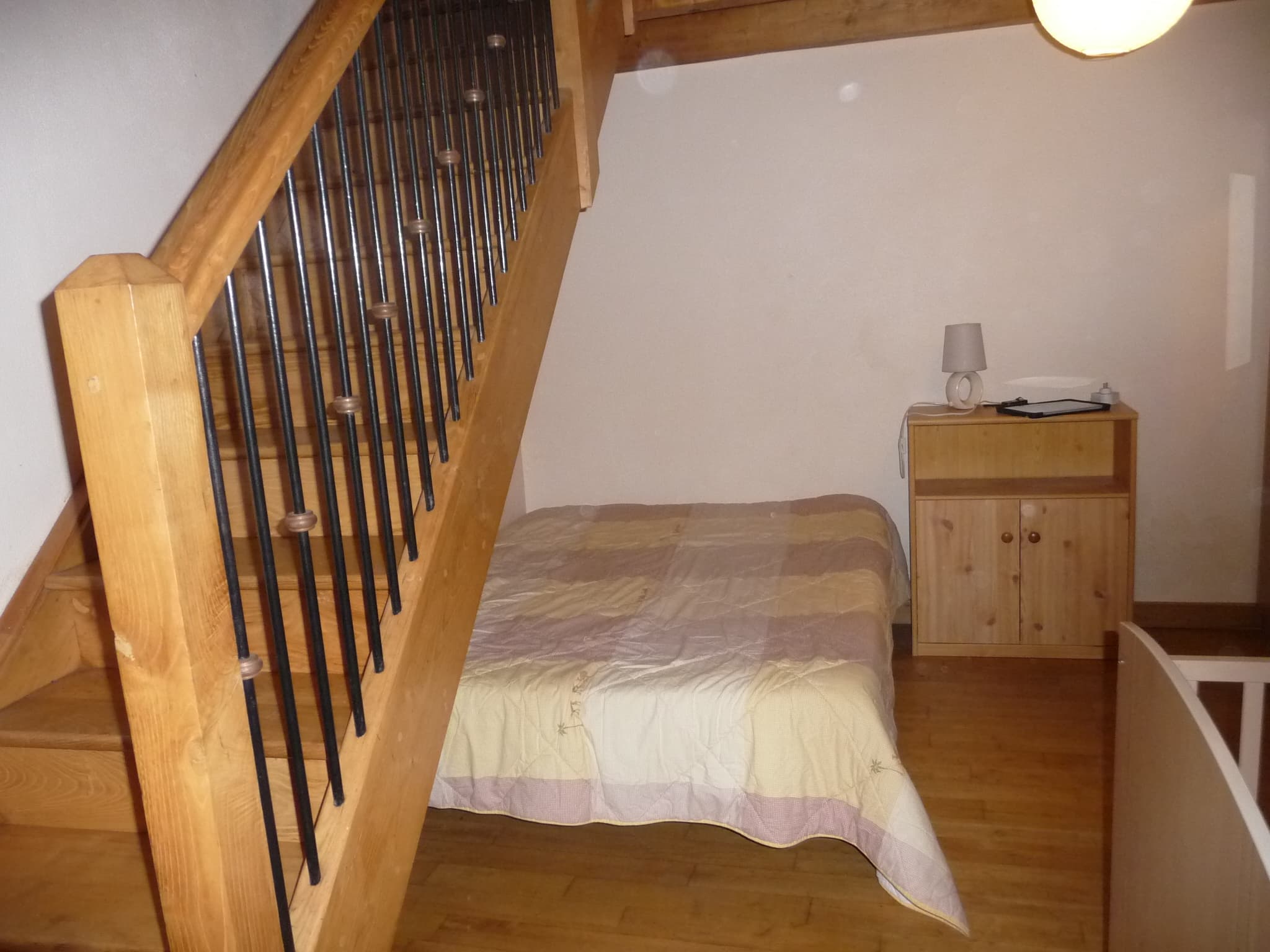 Chambre 2 avec accès à la mezzanine