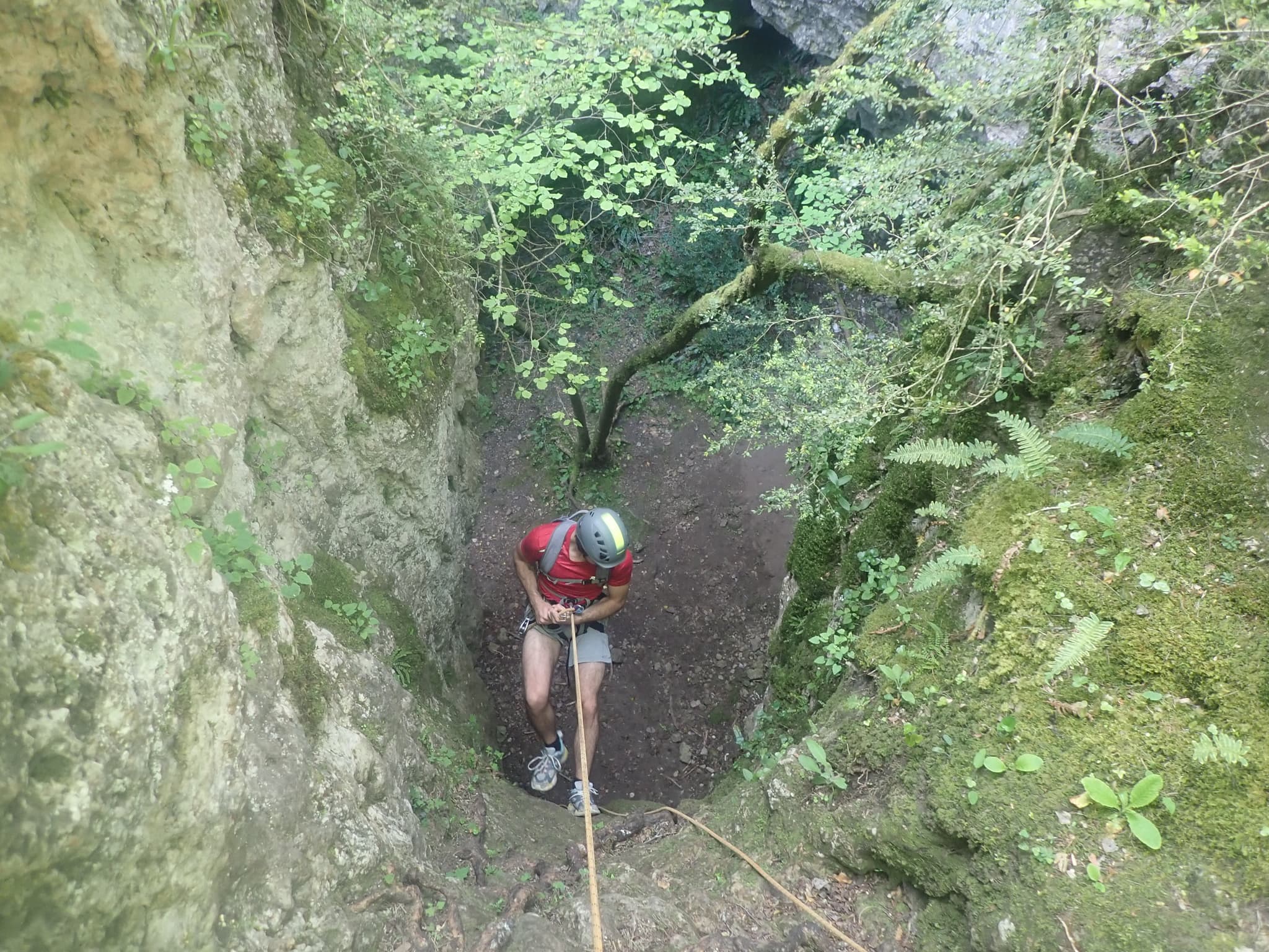 Descente de ravine en rappels