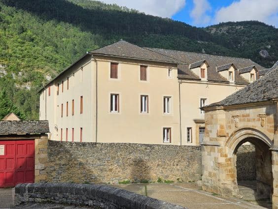 Vue du village couvent de Quézac