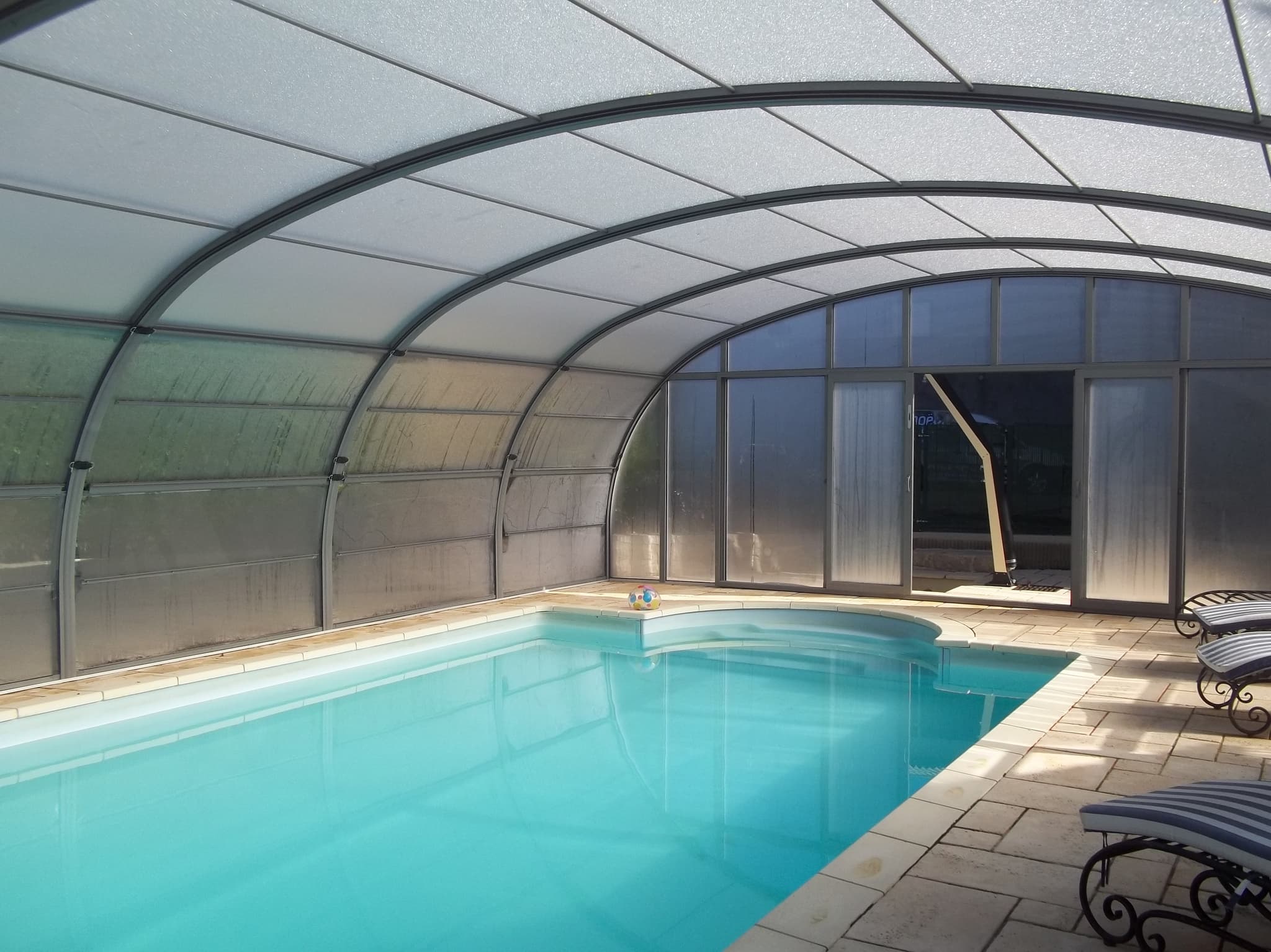 Abri piscine angle ouest