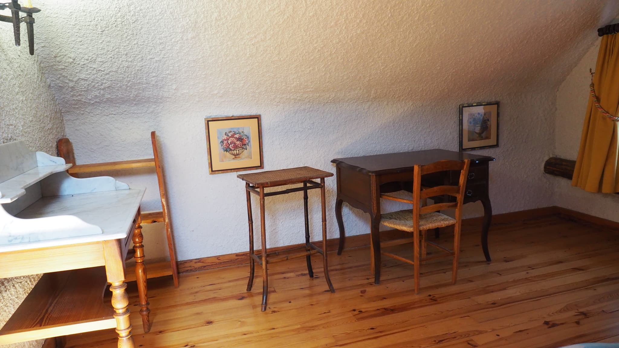 Bureau dans chambre