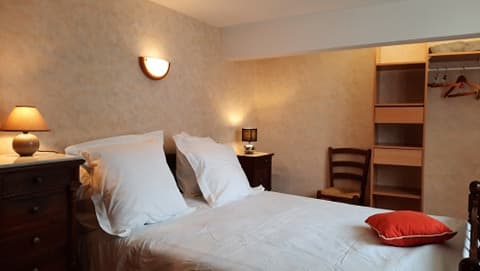 Barry - chambre du bas - lit en 140