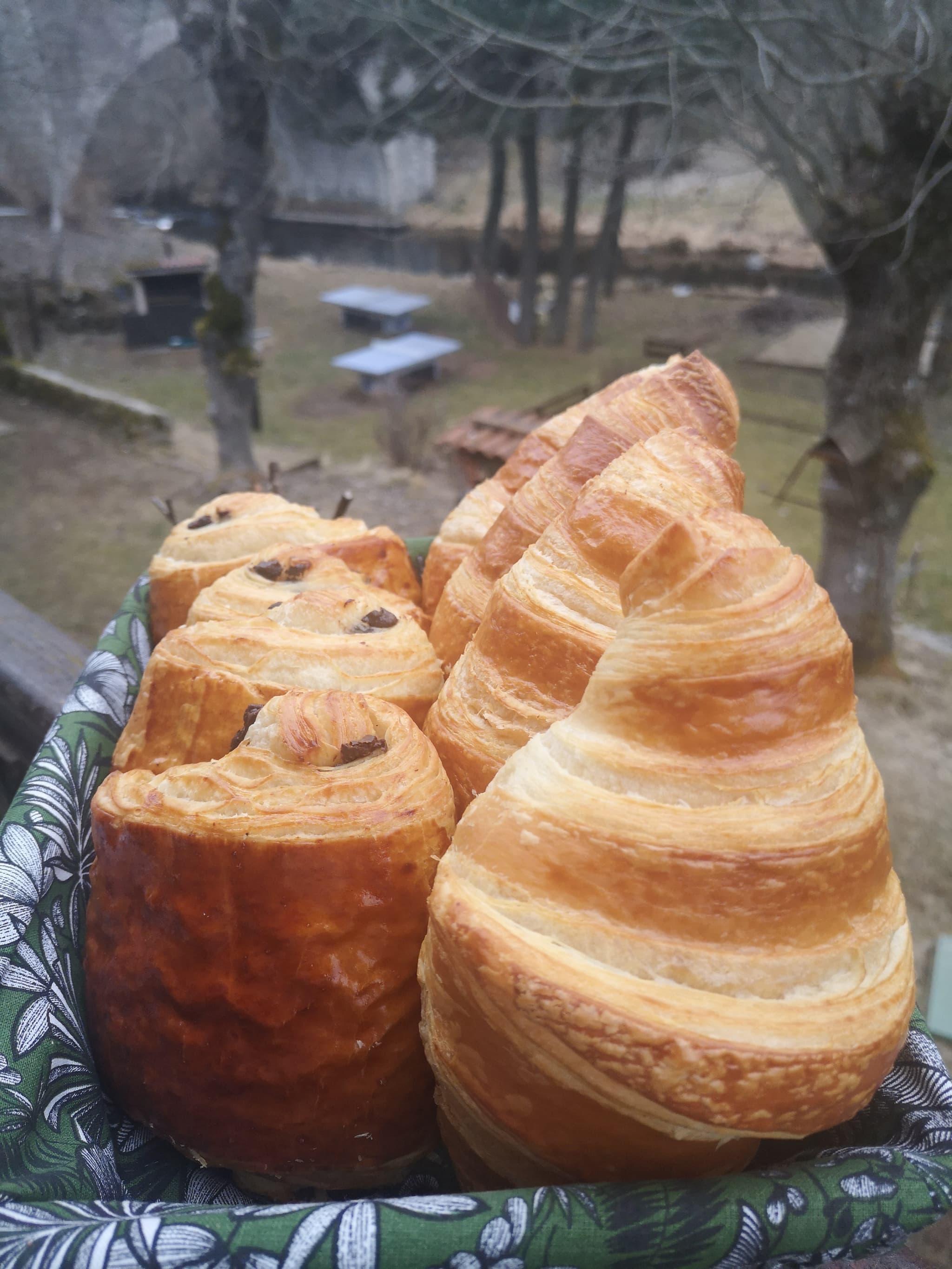 Chocolatines et croissants cuits sur place