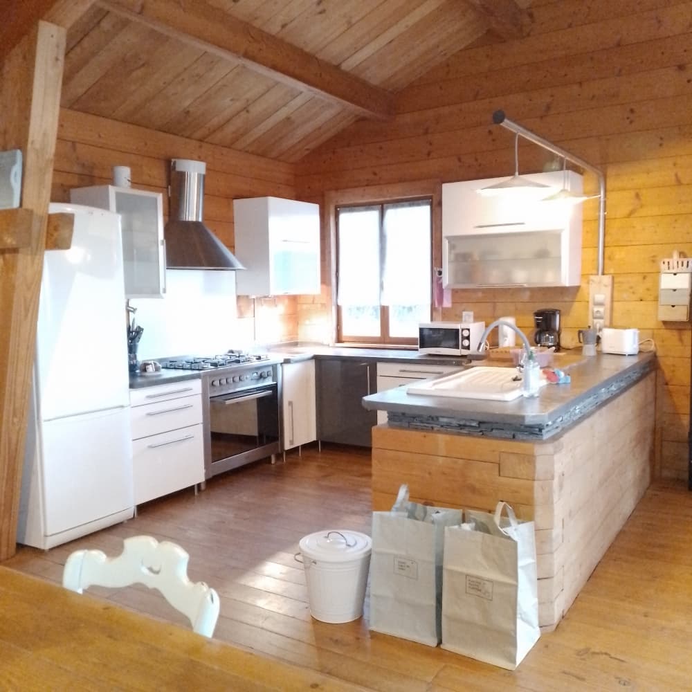 Cuisine chalet de judine location occitanie causses