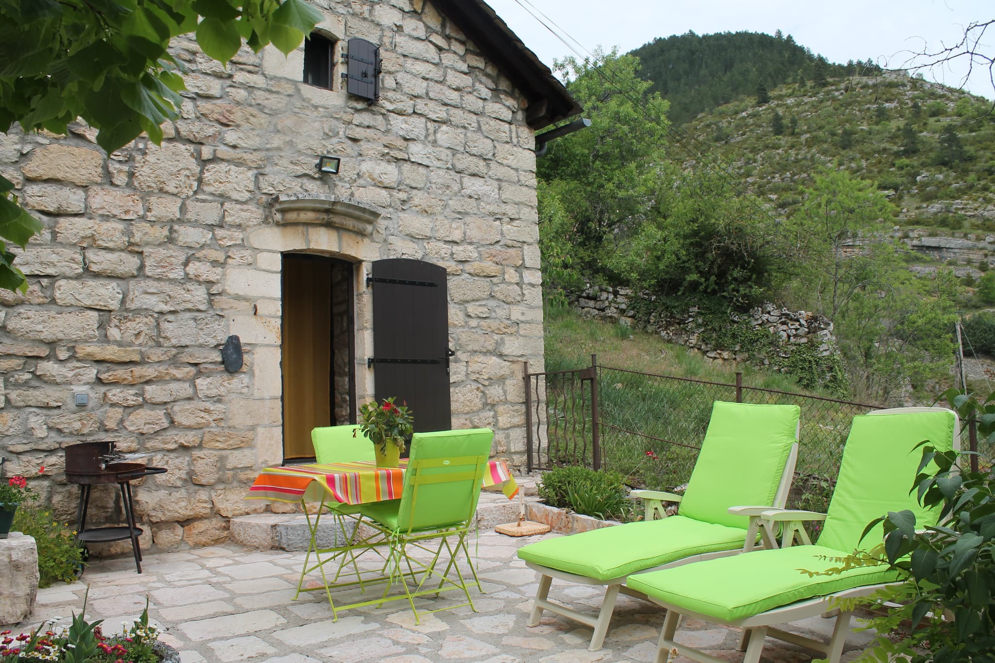 Extérieur gîte Le Petit Vignot Sainte Enimie Gorges du Tarn Causses