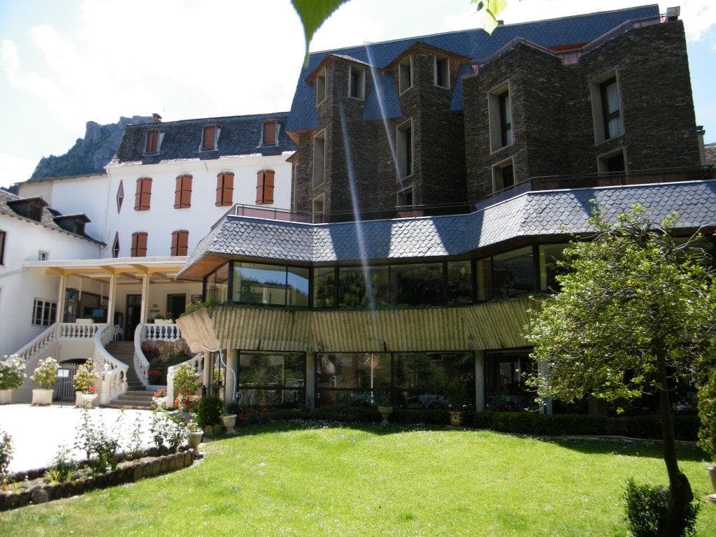 Façade gale