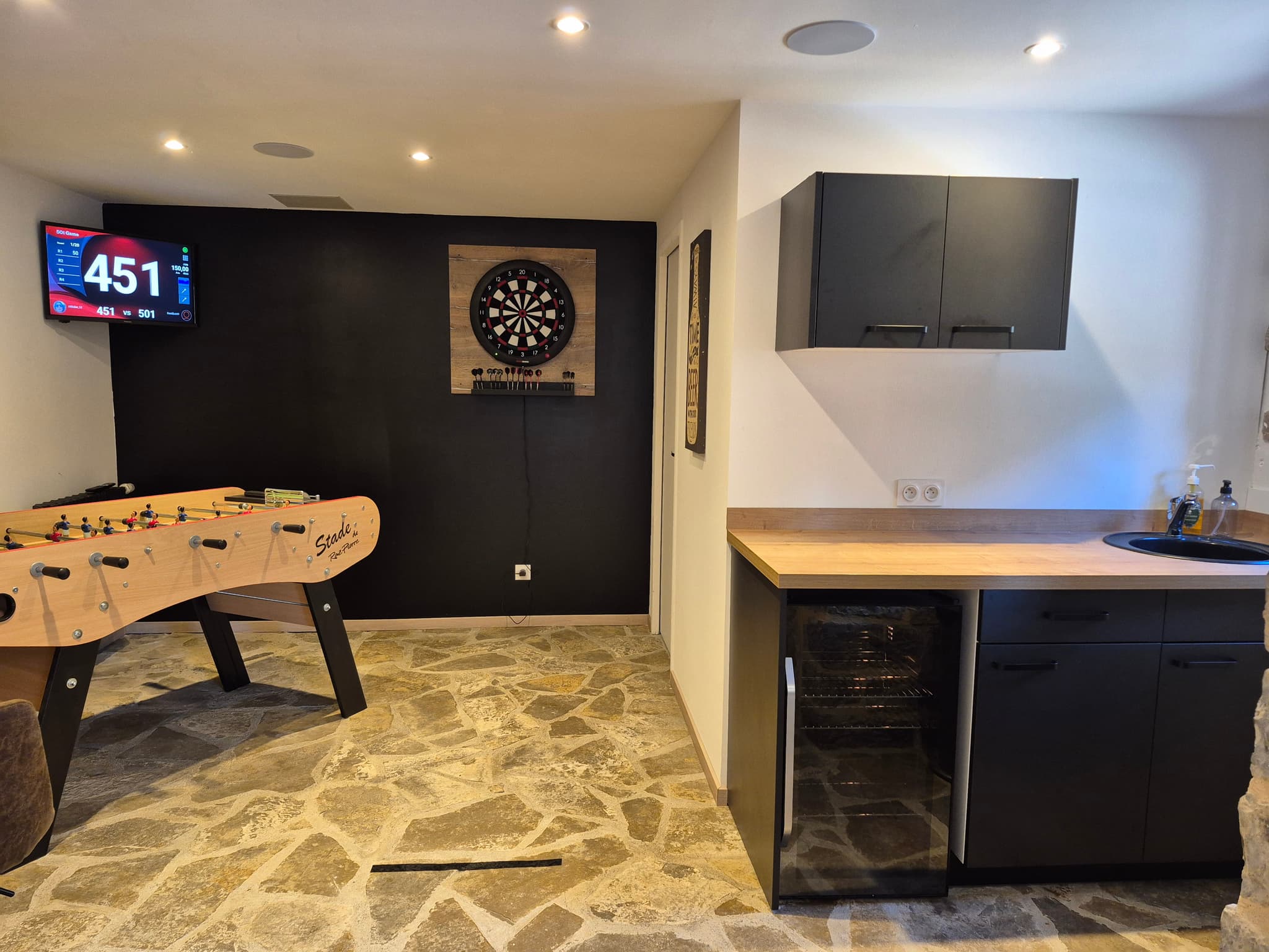 Fléchettes baby et coin kitchenette salle de jeux Game of Tarn, gîte au coeur de
