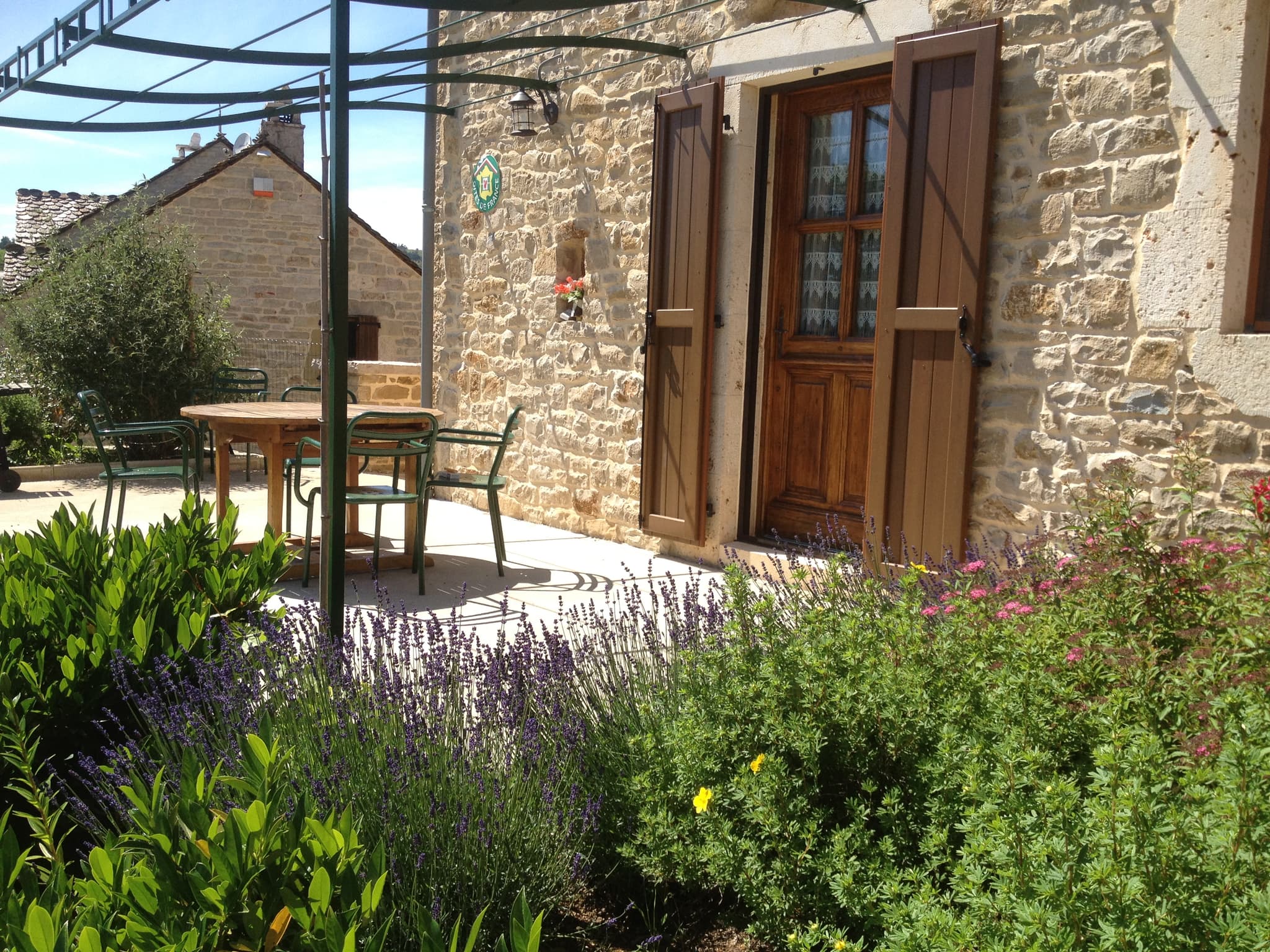 Gite-rocheflamme-jardin-1