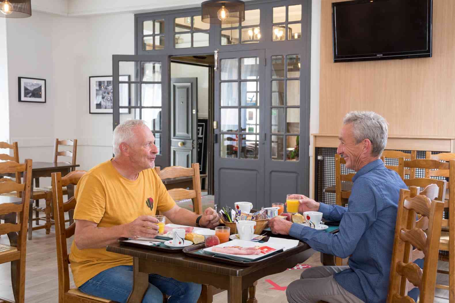 Petit déjeuner hôtel des Bateliers