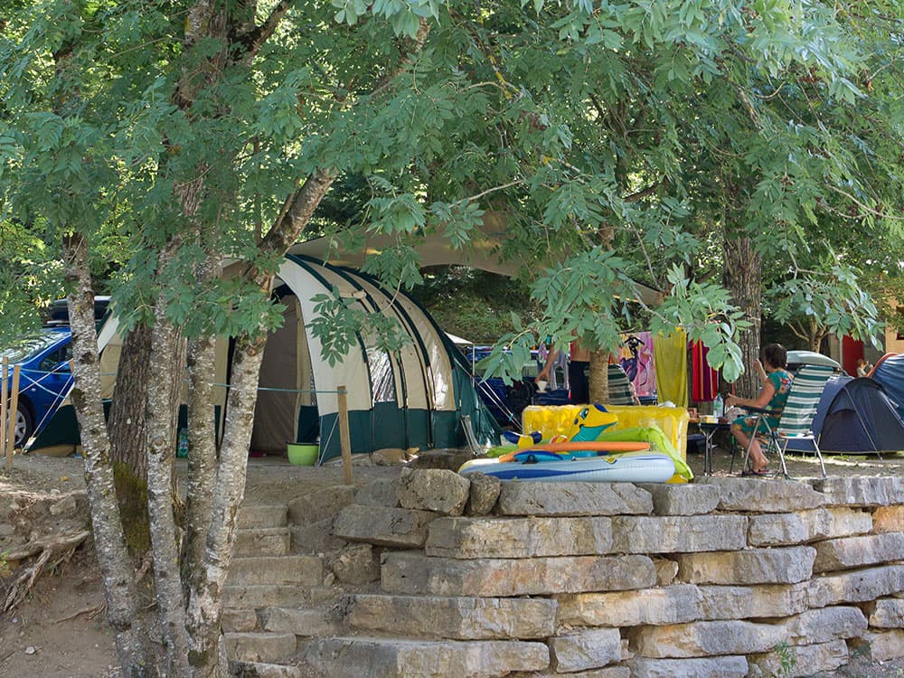 Portfolio-emplacement-standard-camping-la-blaquiere