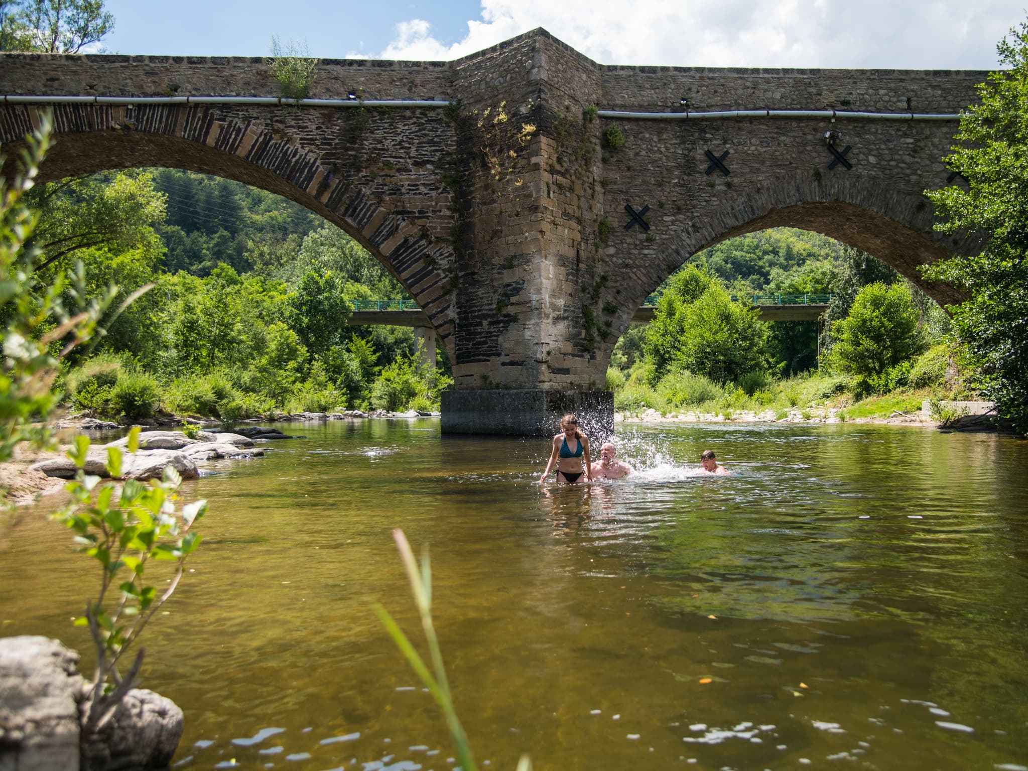 Rivière-baignade-pont-2