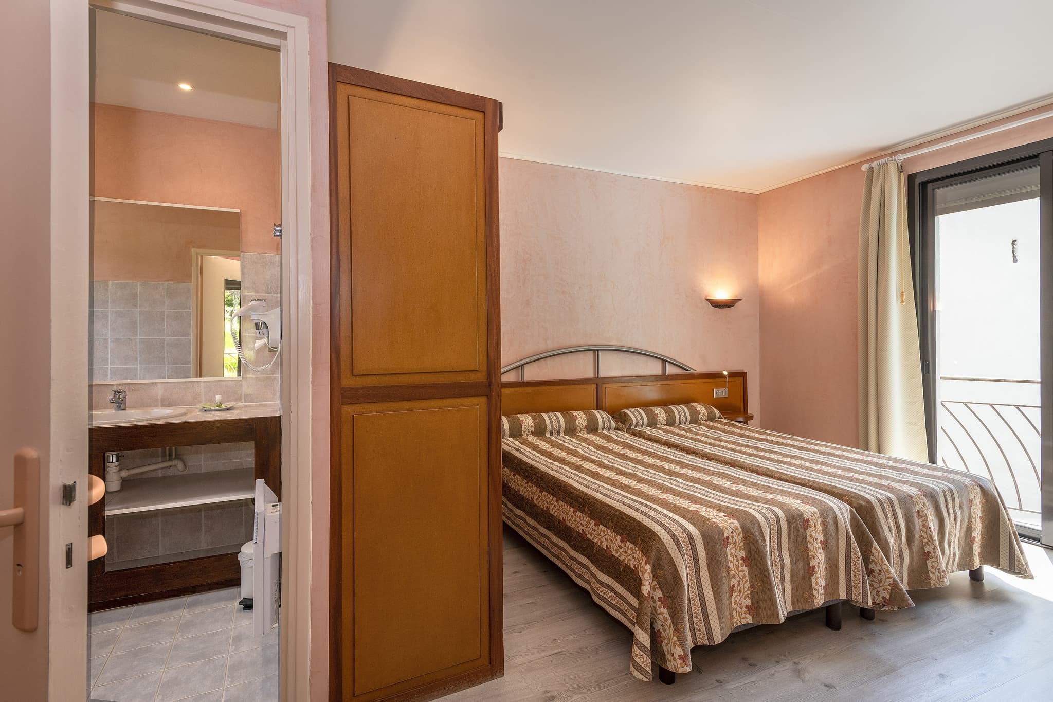 Chambre en confort supérieur avec lits jumeaux