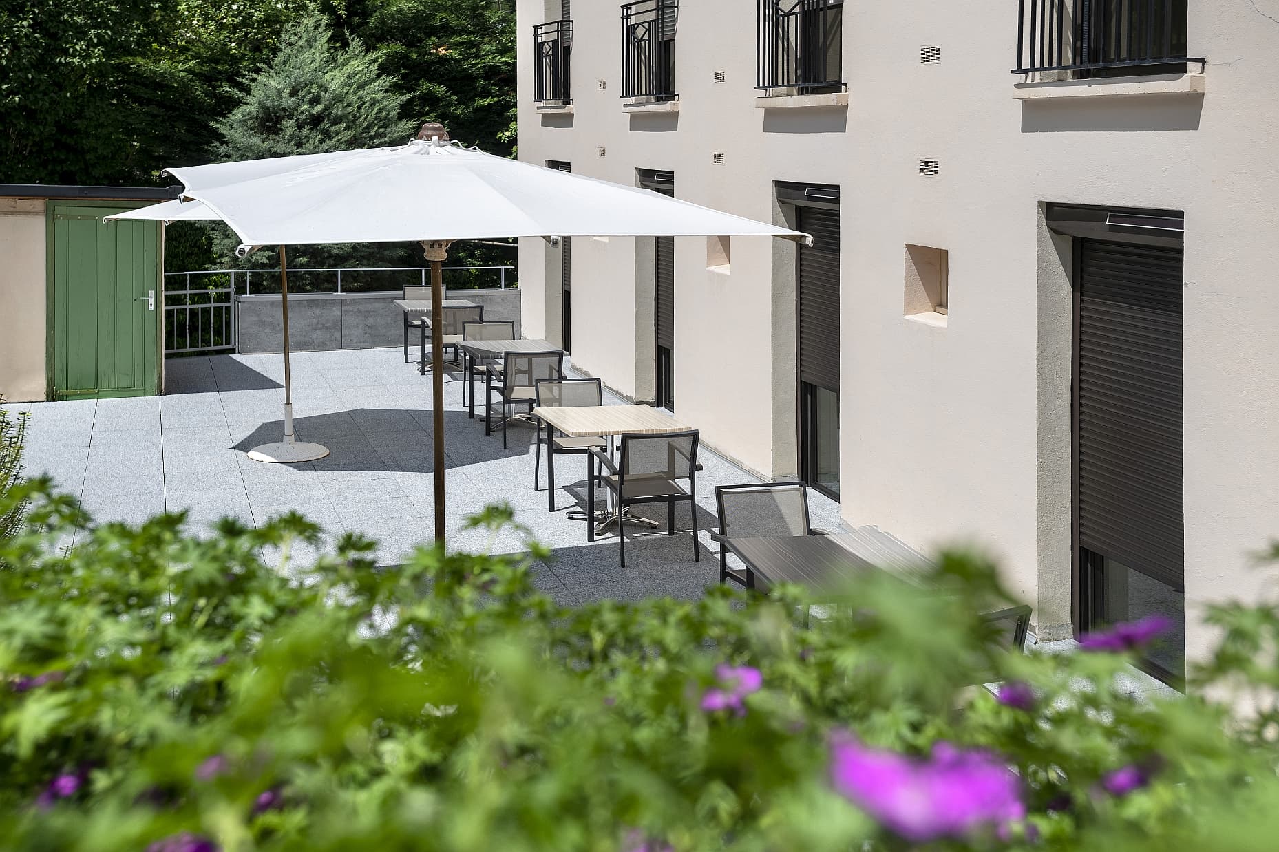 Terrasse devant les chambres du premier étage