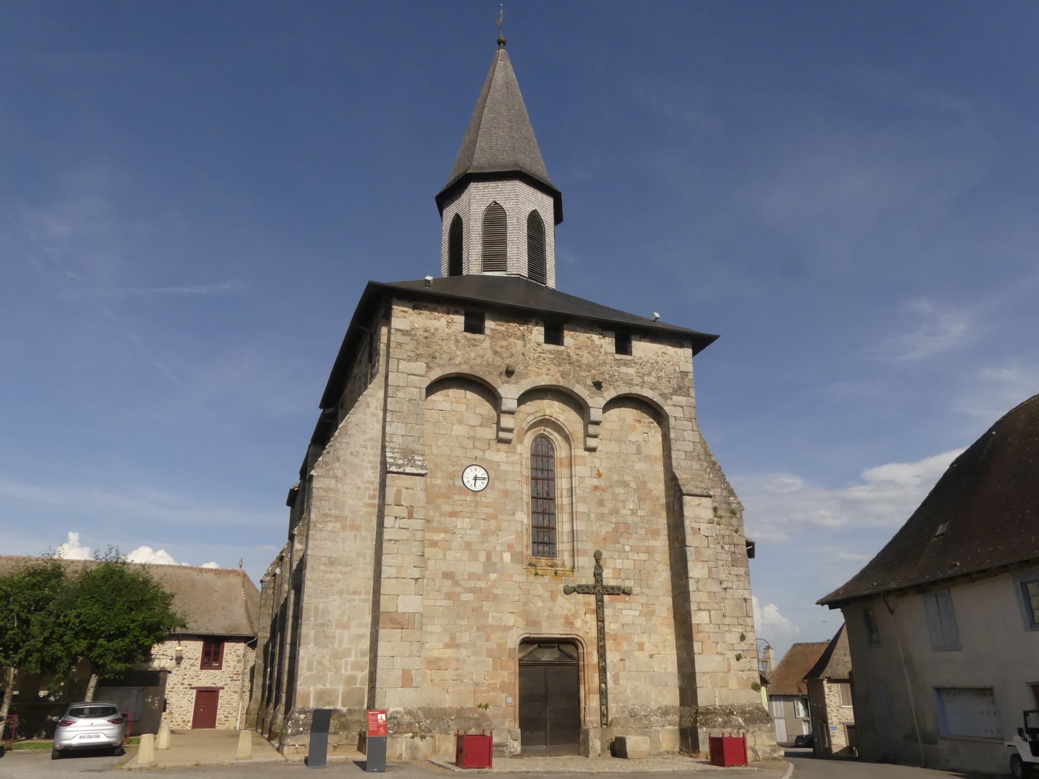Collégiale fortifiée de St Germain Les Belles