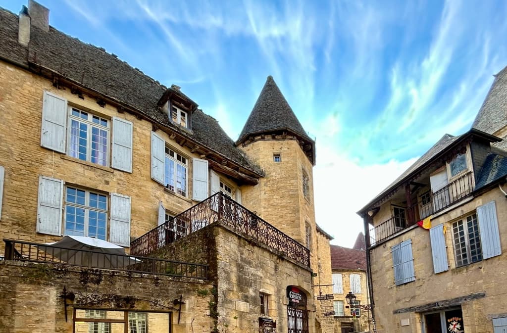 Les balades de Camille - visite guidée - Sarlat - Ville Art et Histoire