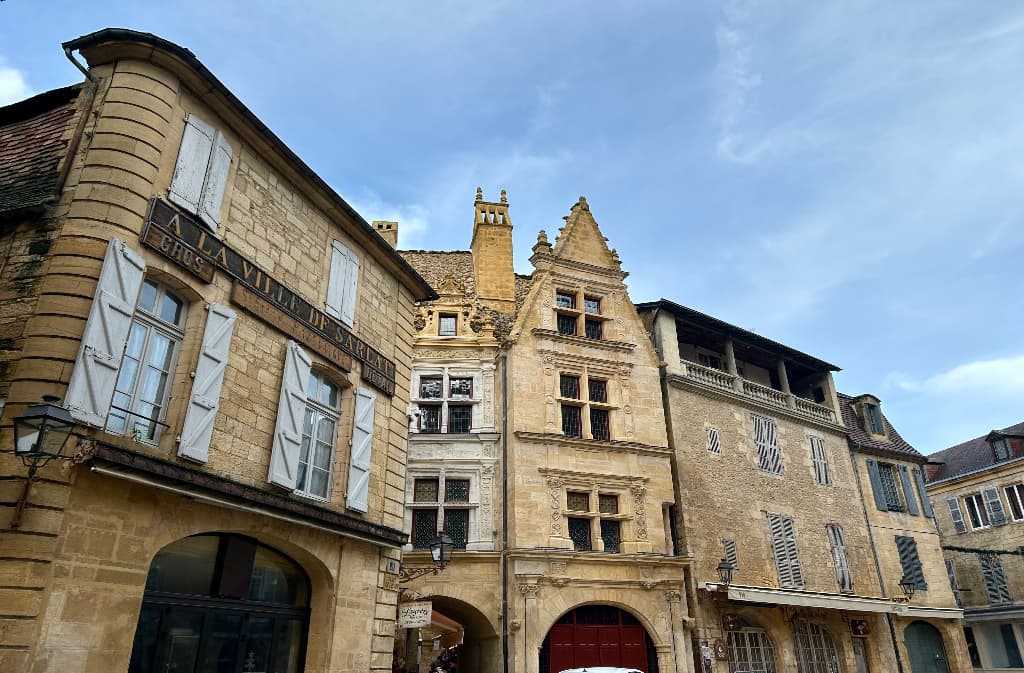 Les balades de Camille - visite guidée - Sarlat - coeur historique