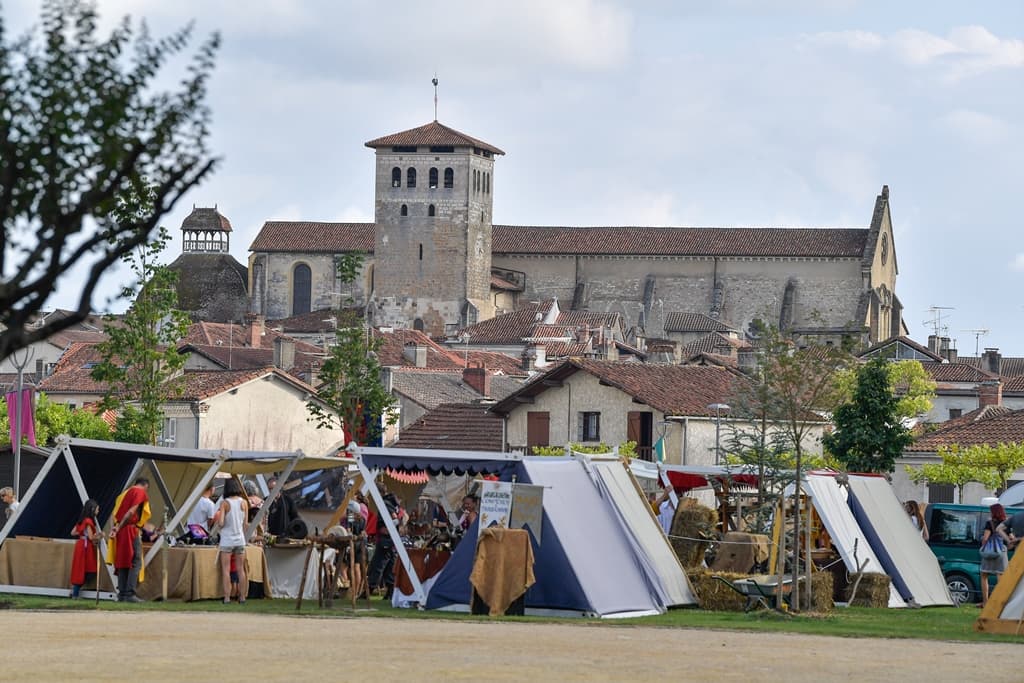 Morlanne pendant les Vasconiales, vue sur l'abbaye