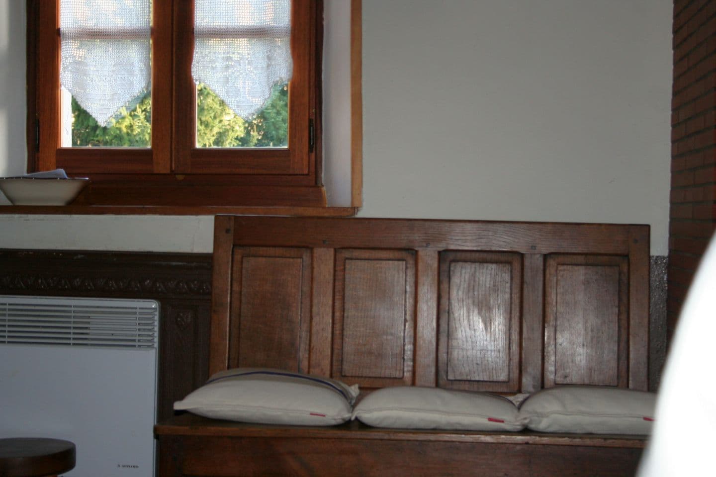 04_Maison Bergès_cuisine_banc_Barcus64130