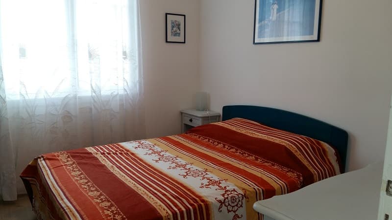 08 Chambre un lit double