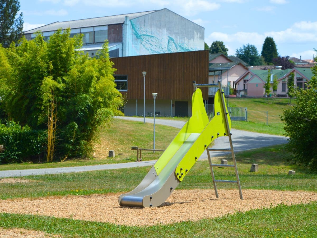 aire-de-jeux-pour-enfants-chalus