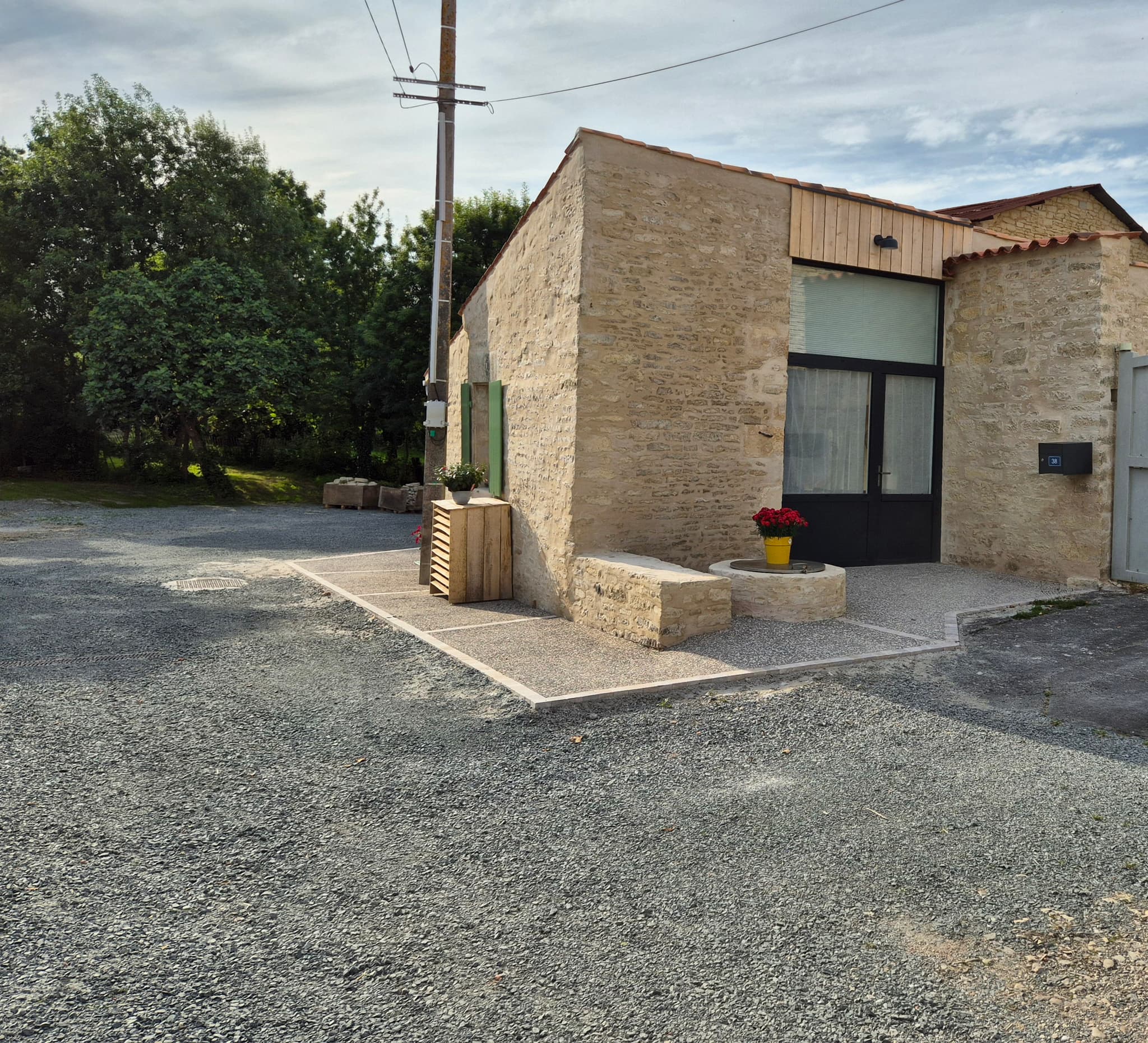 L'entrée du gîte des Oliviers à Arçais