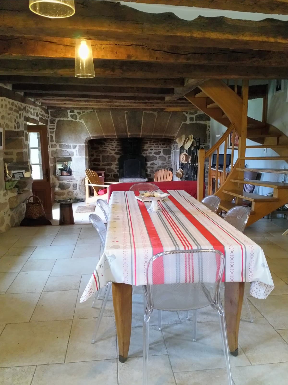 1 SALLE A MANGER