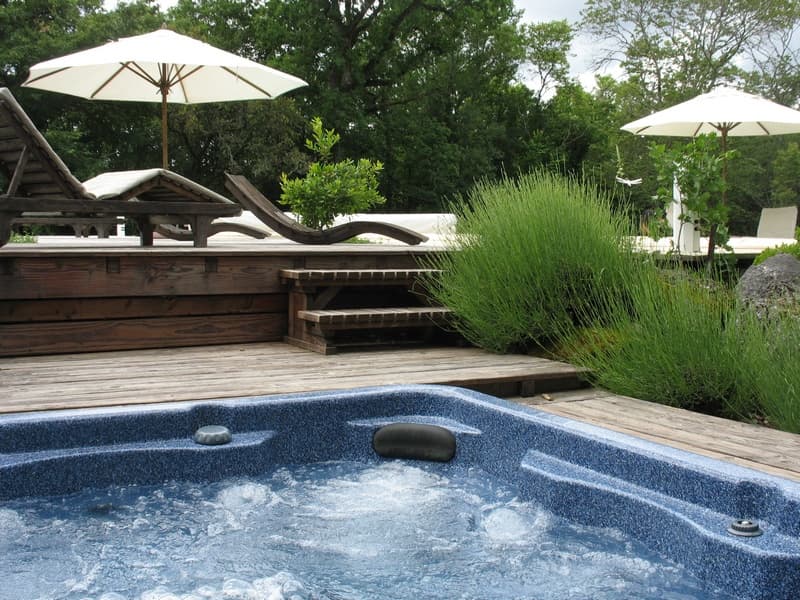 10-Gauth-GitTreehs-HotTub_9637