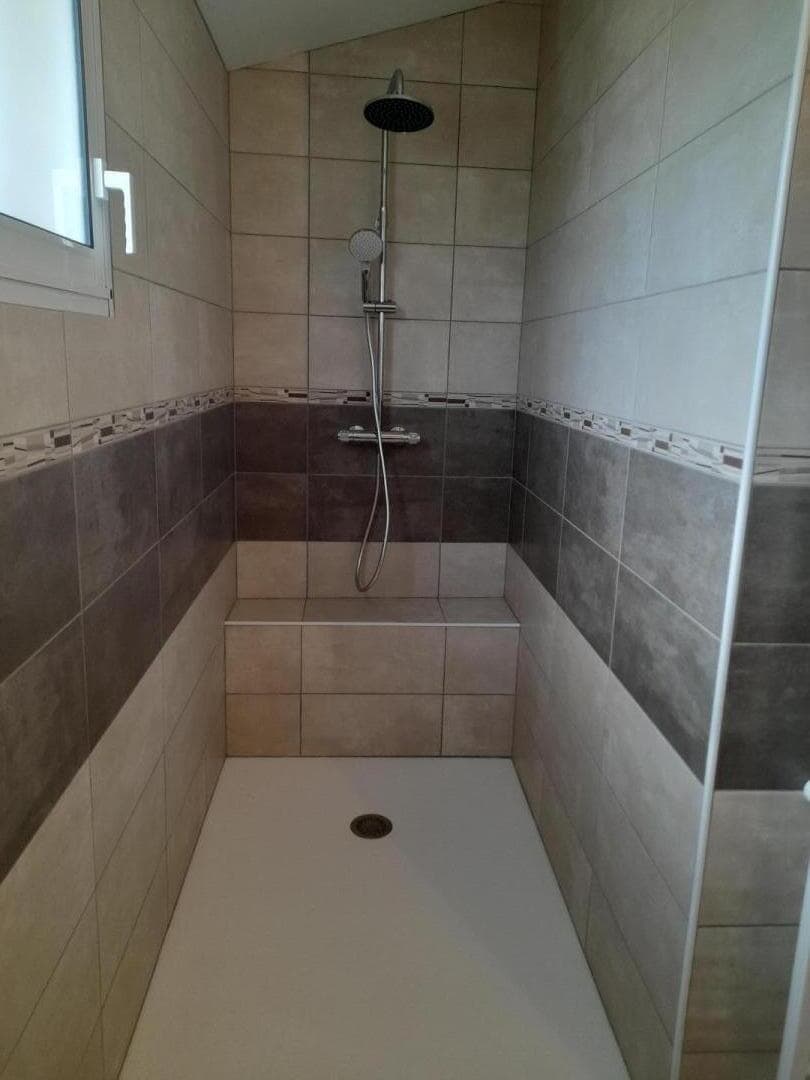 La douche à l'italienne du Gîte du Petit Quéray