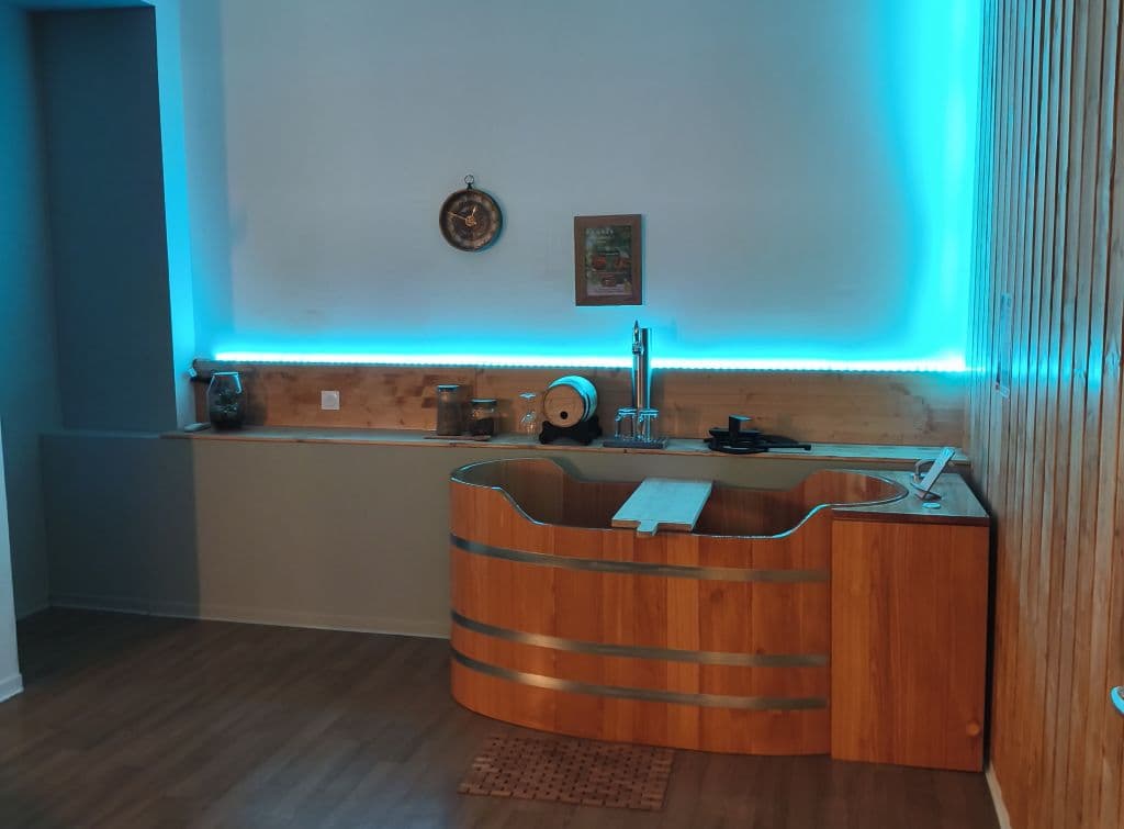 Bain ambiance cosy expérience unique biere couple soirée amoureux