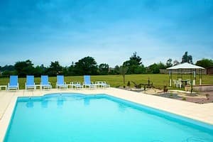meuble-belleechappee-piscine-internet.jpg_2