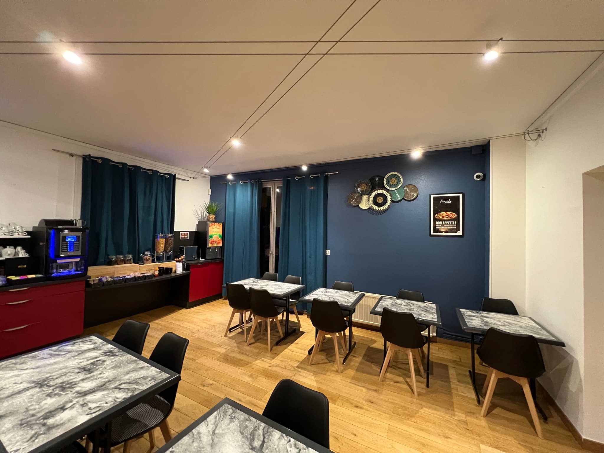 Salle petit déjeuner du Brit Hôtel du Parc à Niort