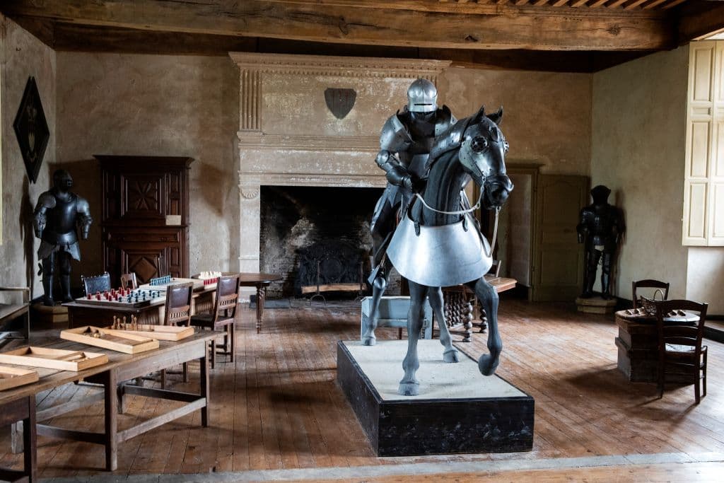 11.Stephane Monsserant - salle d'armes - Château de Bridoire histoire