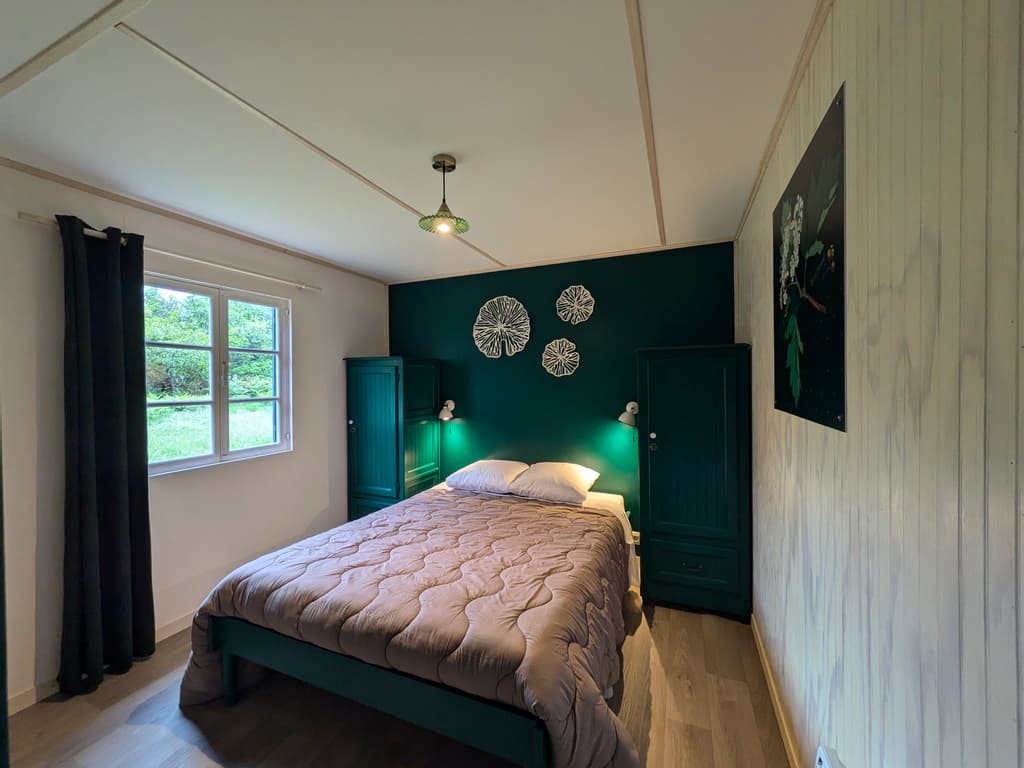 13-parentheses-imaginaires-chalet-familial-chambre
