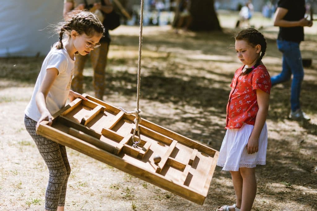 14Loic Malzarey - jeux enfants bois ancien médiéval famille