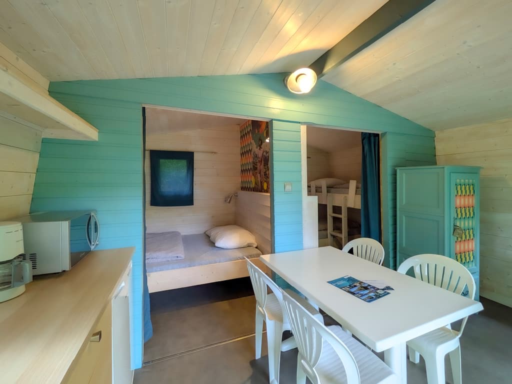 15-parentheses-imaginaires-cabane-glamping-interieur