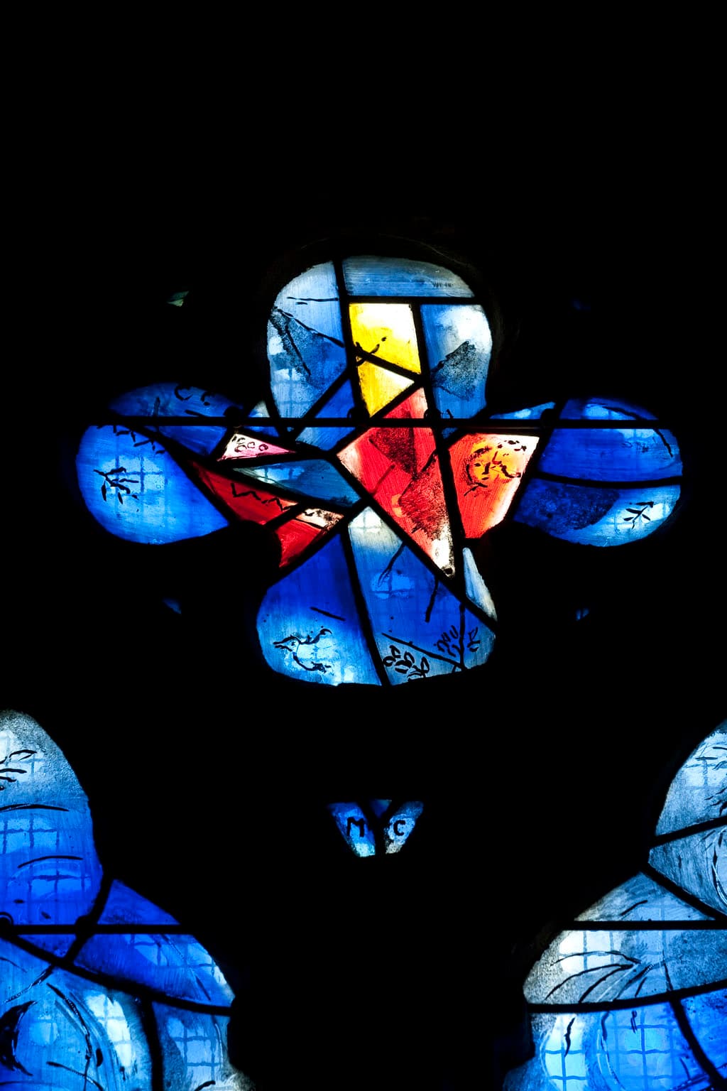 Chapelle du Saillant avec vitraux de Marc Chagall_3