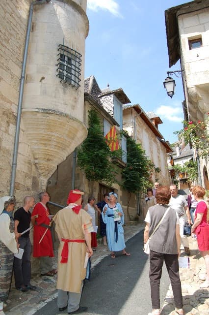 Visite costumée interactive du village de Turenne_17