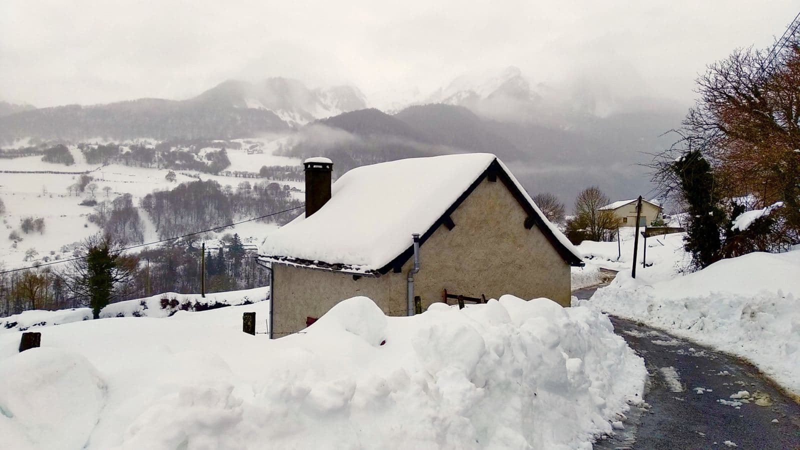 La cabane sous la neige