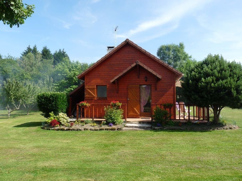 Crédit photo ADRT 23. Le petit Chalet au milieu des champs._1
