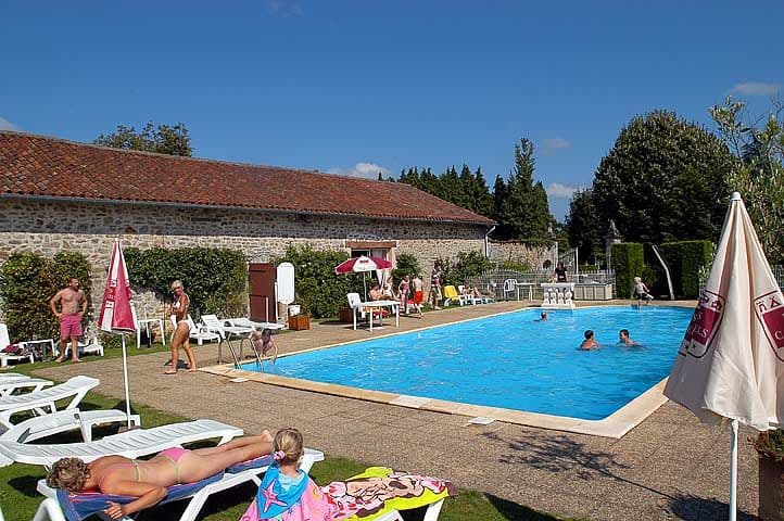 Castel Camping “Chateau de Leychoisier”_1