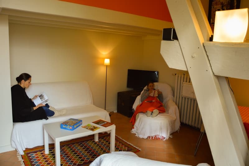 séjour-gîte-des-mélides-gîtes-de-la-grènerie-saint-hilaire-les-places