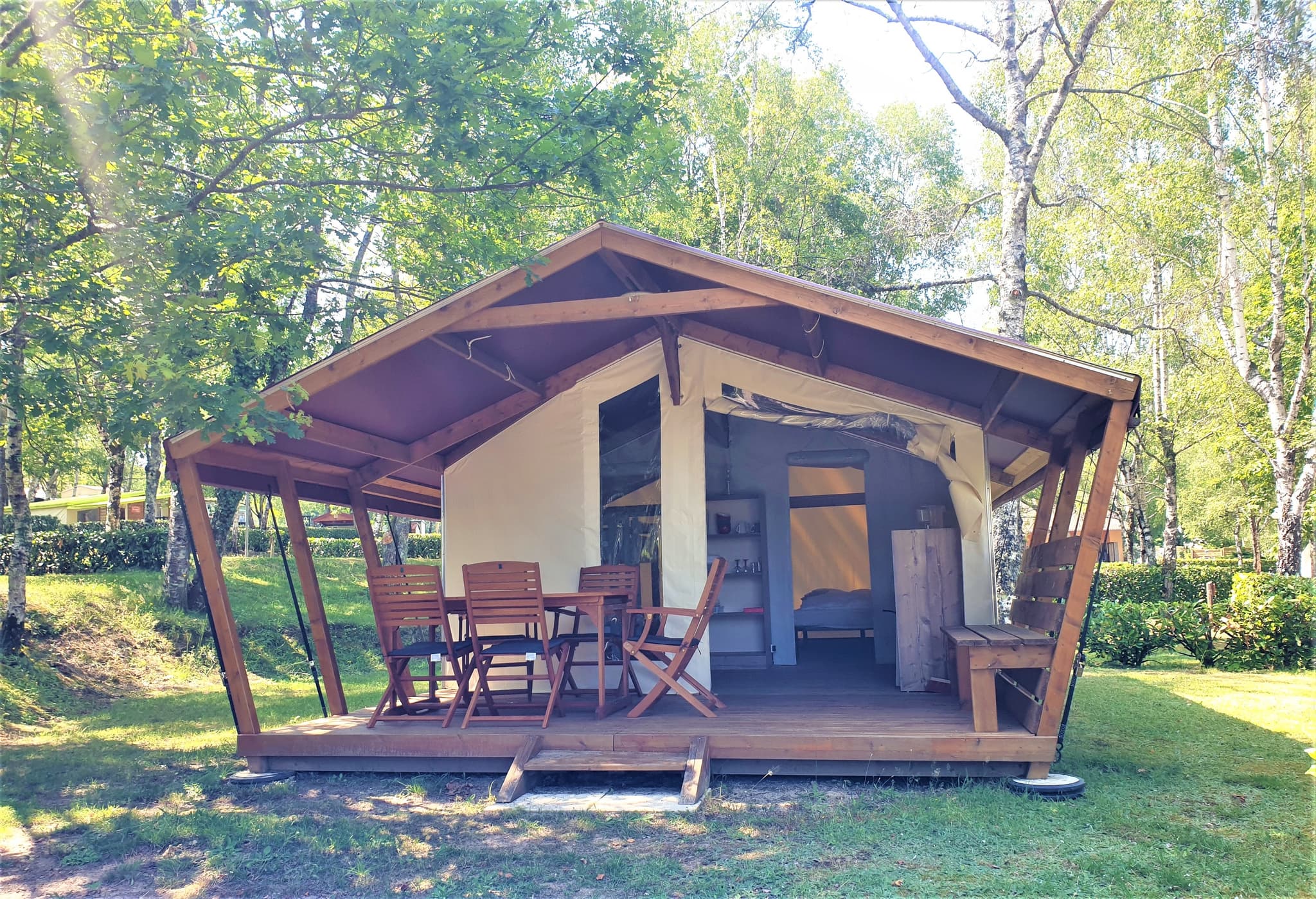 Bungalow toilé du Camping l'Air du Lac_7