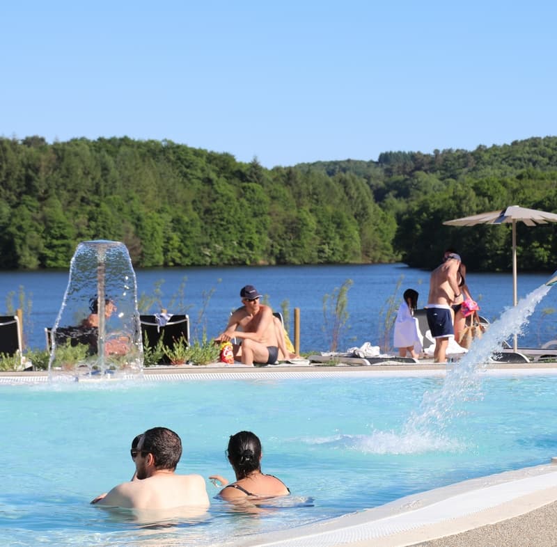 Piscine aqualudique du Lac de Saint-Pardoux - Bassin extérieur et lac_7