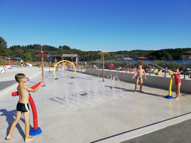 Piscine aqualudique du Lac de Saint-Pardoux - Aire de jeux_9