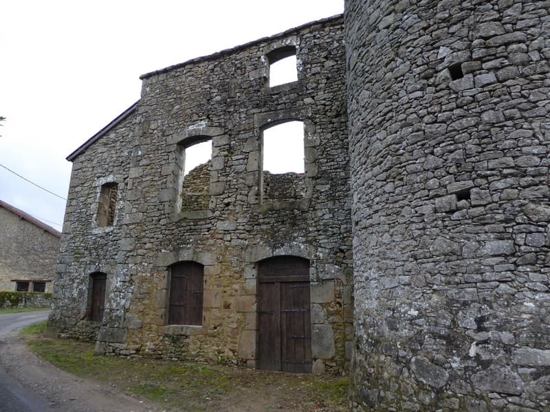 Château de Montauran Nantiat © OT Monts du Limousin Bureau d'Information Touristique Bessines_2