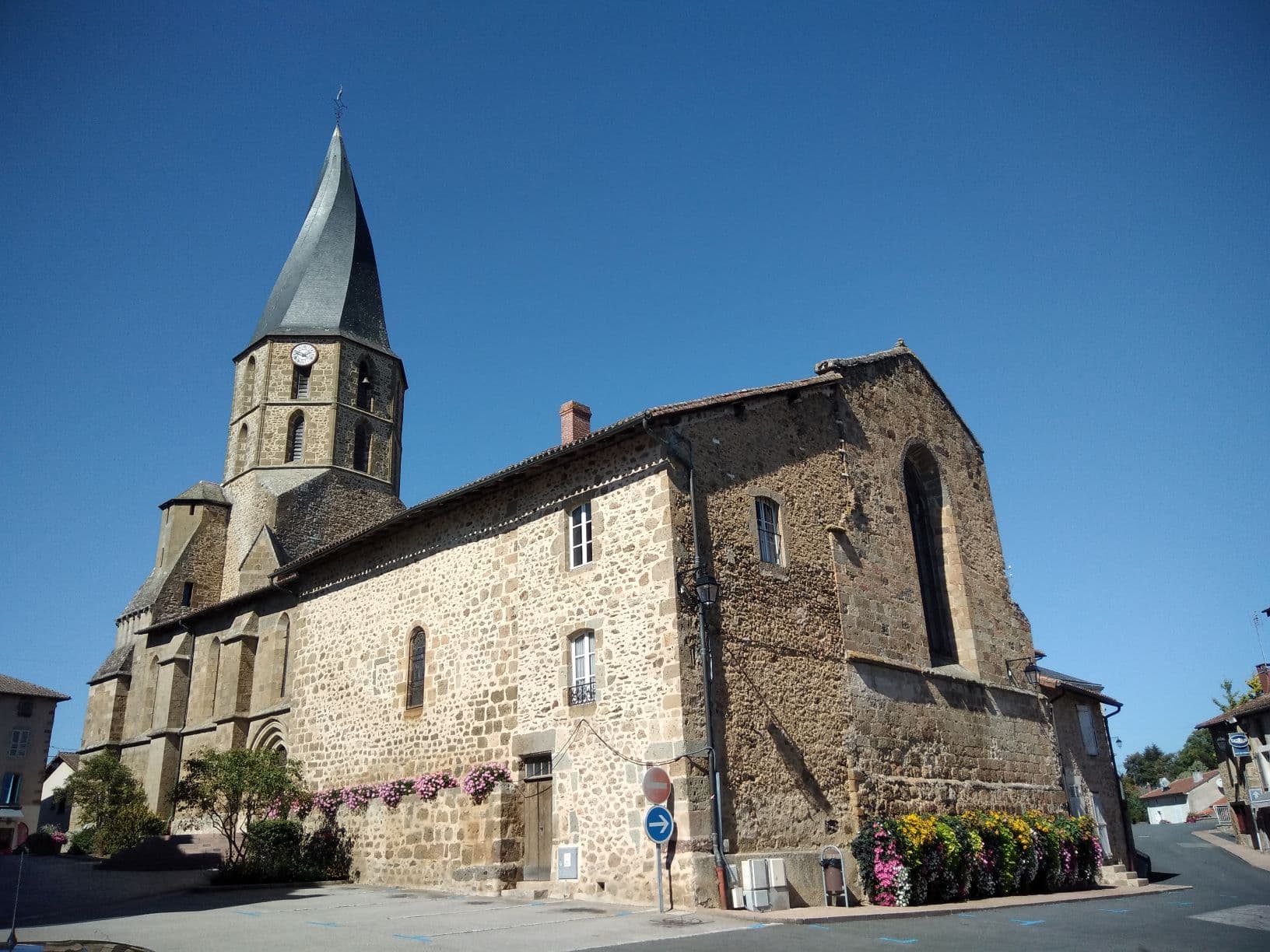Eglise Saint-Sauveur à Rochechouart_1